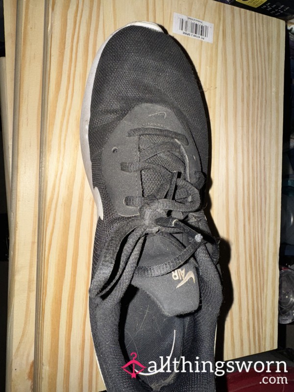 VERY USED SNEAKERS