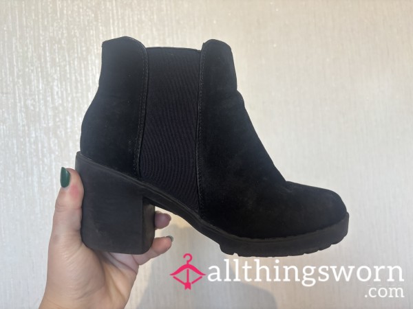 Very Very Well Worn Chunky Boots