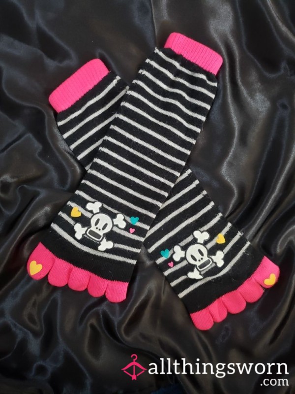 Very Very Well Worn Toe Socks