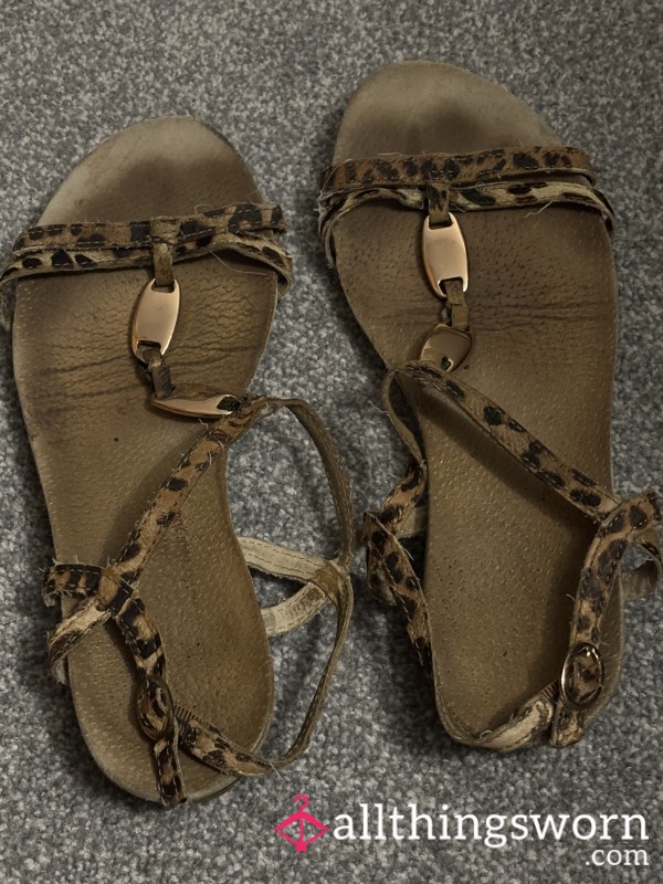 Very Very Worn Sandals -UK Size 6