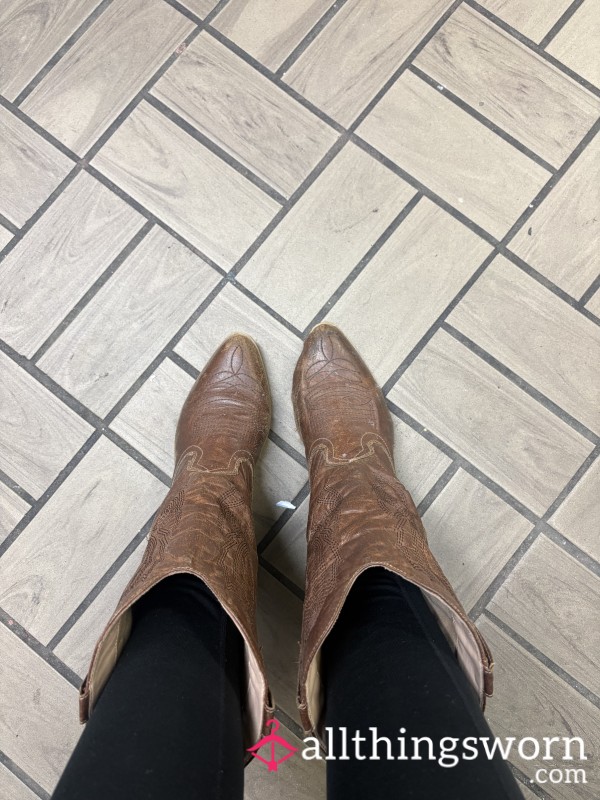 VERY Well Worn And Even Worked In 🤗. They Have Been Worn For Almost A Year Almost Everyday💜