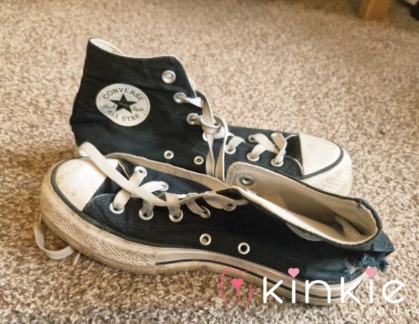 🎀 Very Well Worn Black Hightop Converse 🎀