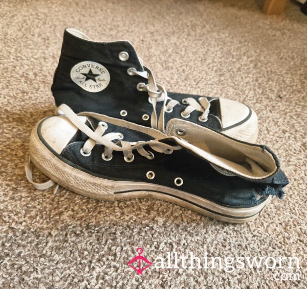 🎀 Very Well Worn Black Hightop Converse 🎀