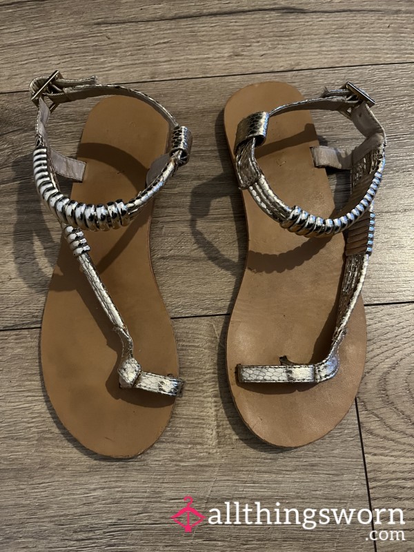 Very Well Worn Carvella Sandles