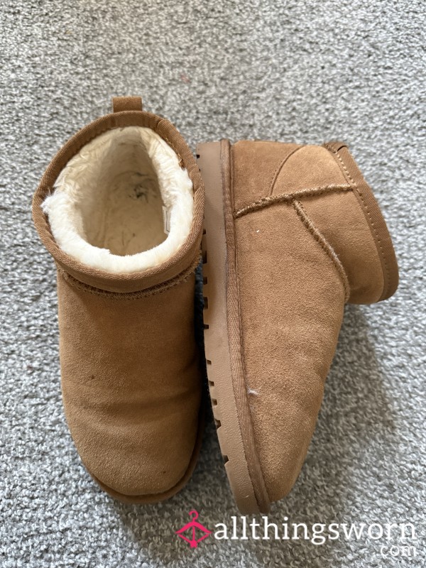 🌰 Very Well Worn Chesnut Ugg Ultra Mini Boots 🌰