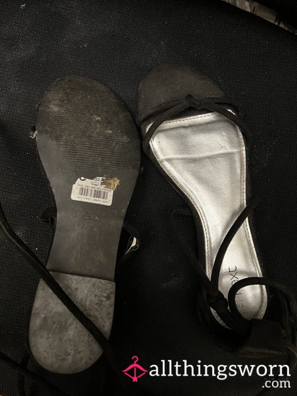 Very Well Worn Dirty Flat Black Tie Sandal Slippers