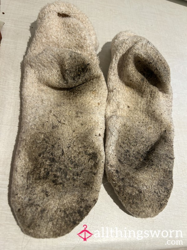 VERY WELL WORN FLUFFY SOCKS🧦
