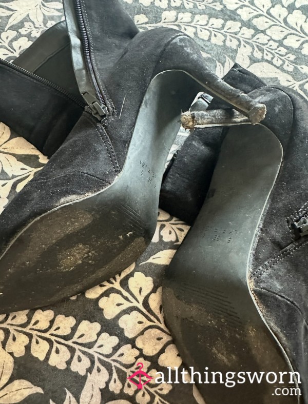 VERY Well-worn Heeled Boots 👢