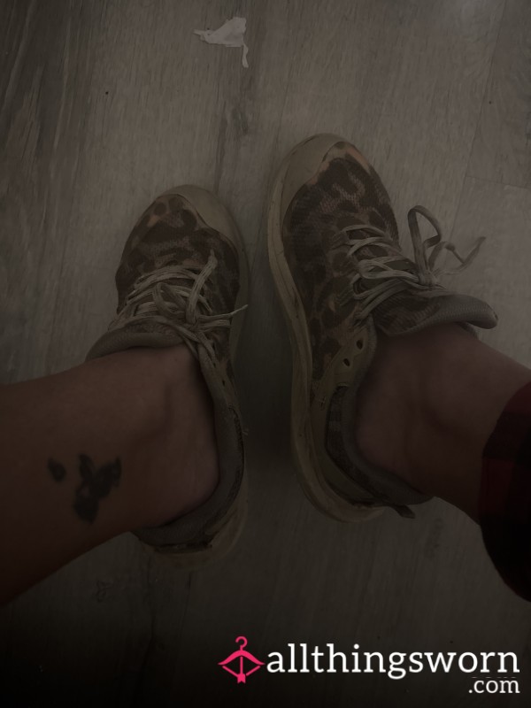 VERY Well-worn Leopard Merrell Running Sneakers Size 8.5