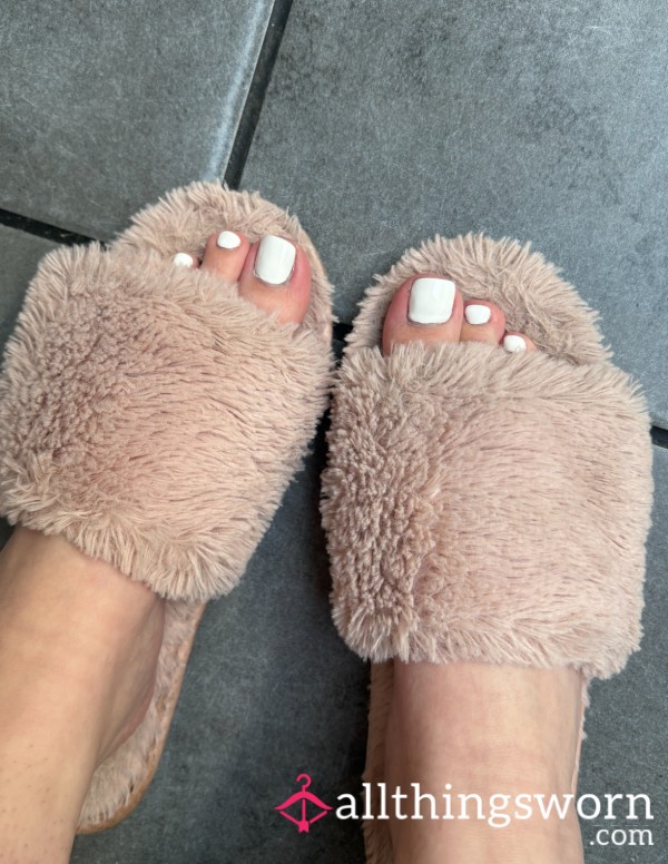 My Favourite Fluffy Slippers 🤭☁️