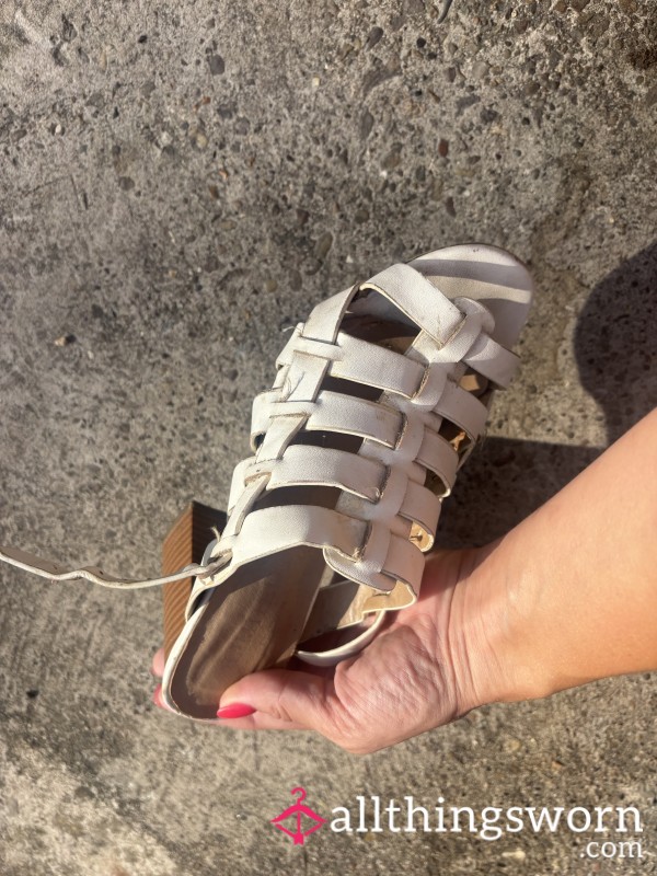 Very Well Worn Sandals Chunky Heel