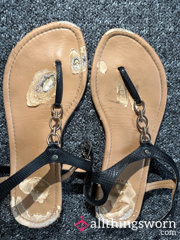 Very Well Worn Sandals - Size 6