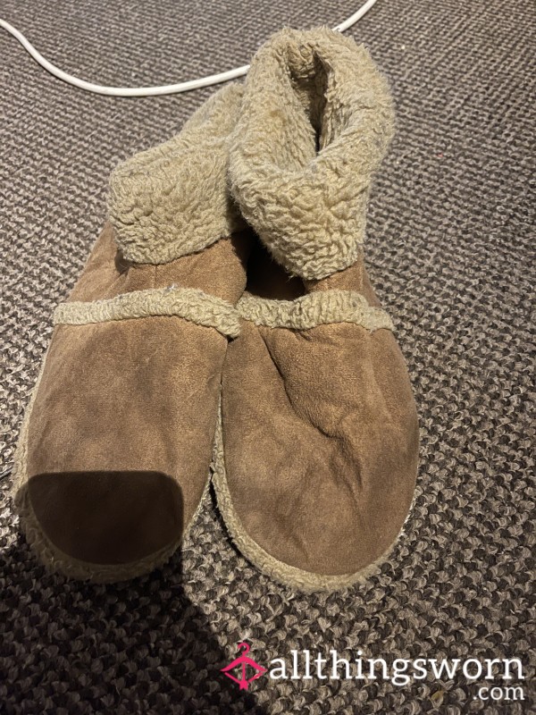 Very Well Worn Slipper Boots- UK Size 10.