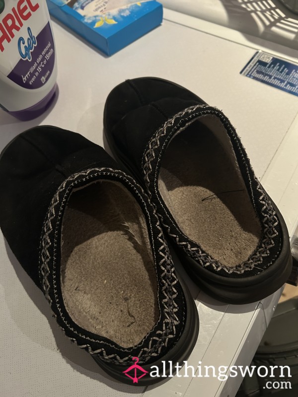 ‼️VERY WELL WORN‼️ Slippers