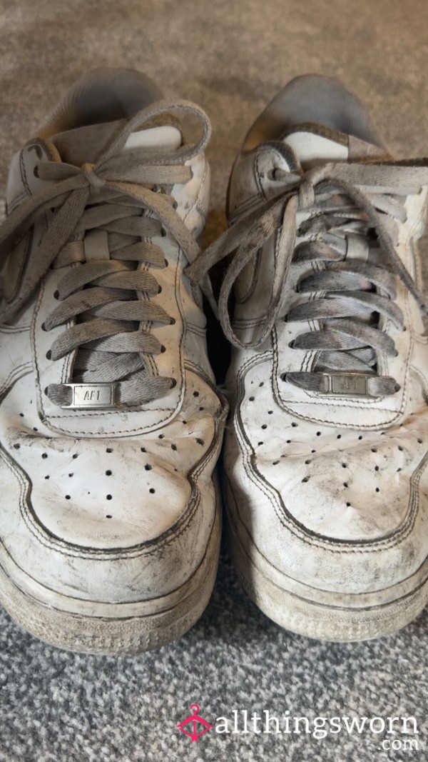 Very Well Worn Trainers Size 9