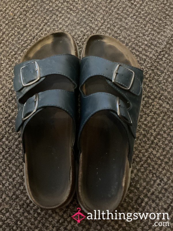 Very Well Worn UK Size 10 Sandals 🩴