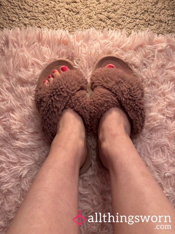 Foam Pink Slippers With Fuzzy Trim
