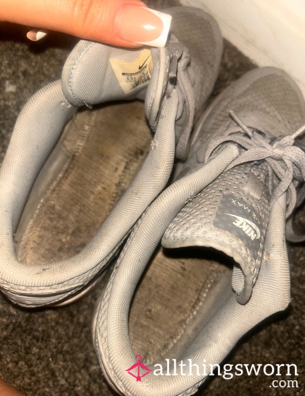 Very Worn Air Max