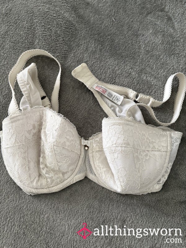 Very Worn Ann Summers Off-White Lace Bra 40D – Soft Well-Loved Lingerie