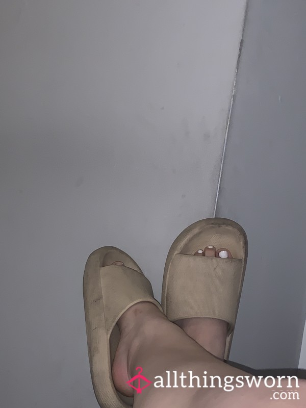 Very Worn Beige Sliders