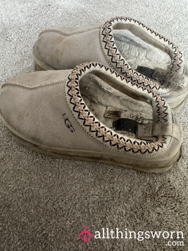 Very Worn Dirty Uggs! Need New Ones.