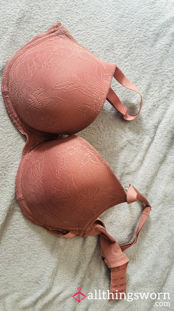 Very Worn Lace Detail 34DD Bra