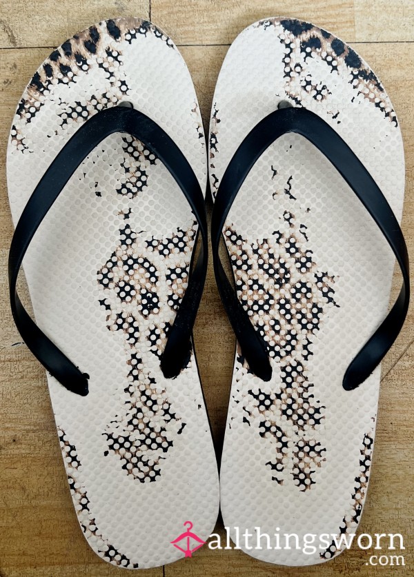 🐆 Very Worn Leopard Print Flip Flops Size 6