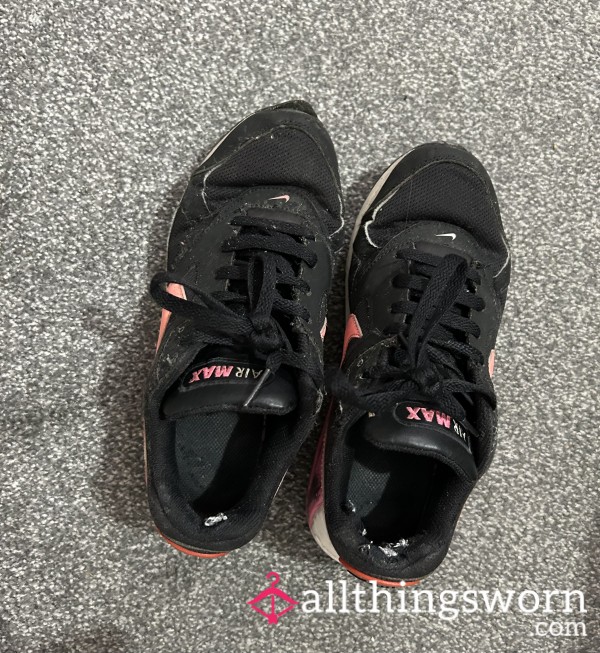 Very Worn Nike Trainers 👟