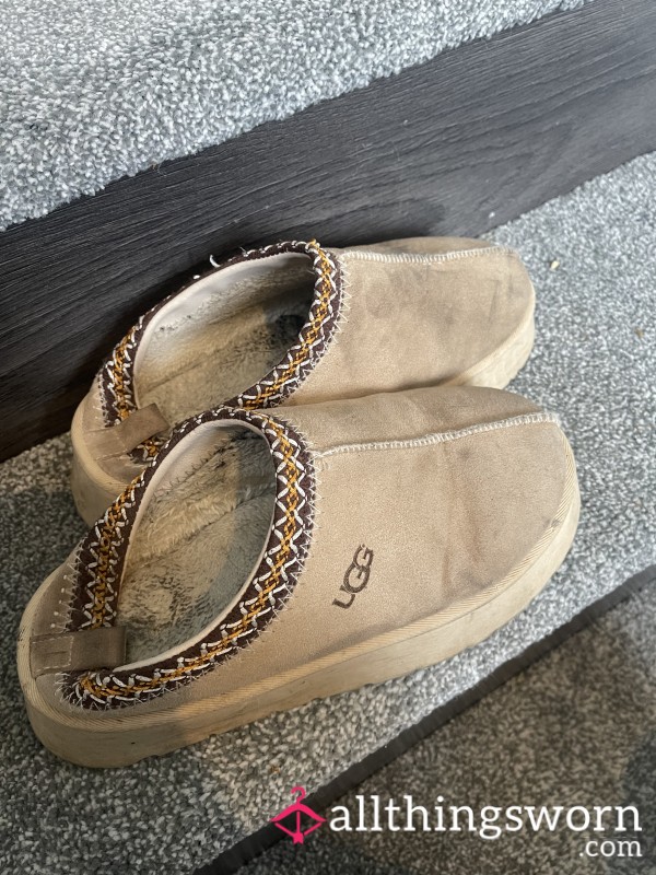 ‼️ VERY Worn Platform Ugg Slippers‼️