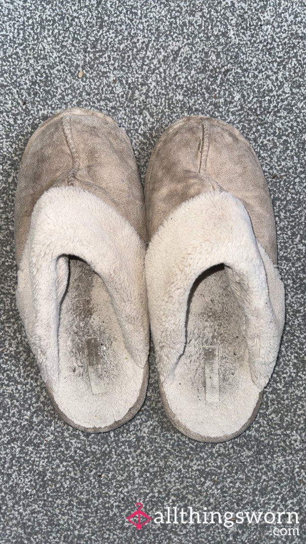 🦶🏽Very Worn Slippers🦶🏽