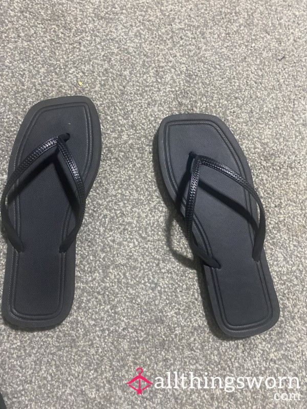 Very Worn Smelly Black Flats Size 8 Woman’s 😍
