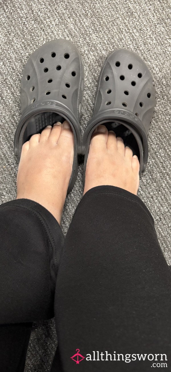 Very Worn Work Crocs👅