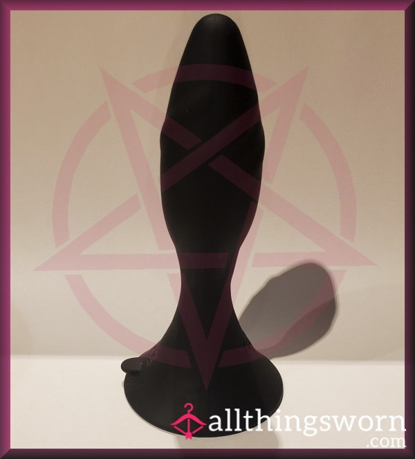 Vibrating S**magick Bu*tplug