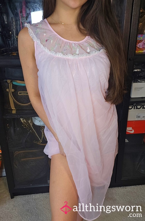 👑 Victorian Vintage Flor*l Style Princess Goddess Sleep Night Gown Light Pink Dress 1 Piece Slip Pajama Dress Cute Asian Japanese Canadian Girl Tattooed Athletic Tone Fitness Model