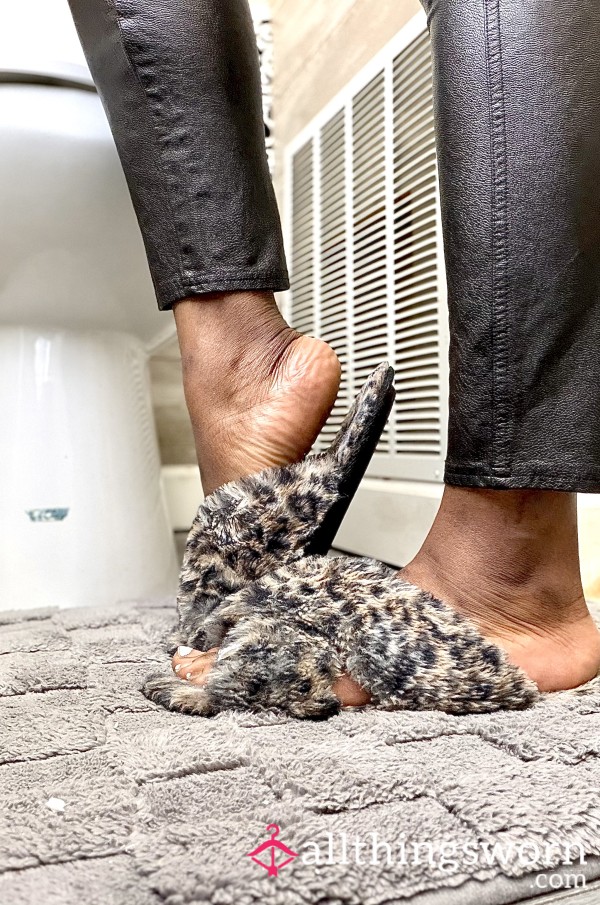 Victoria’s Secret Leopard Print Open Toed Slippers