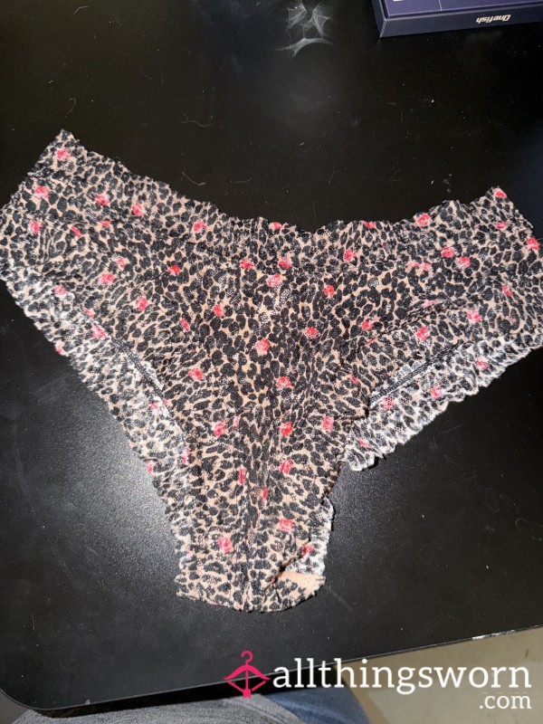 Victoria’s Secret Panties Worn During Masturbation Session🤪