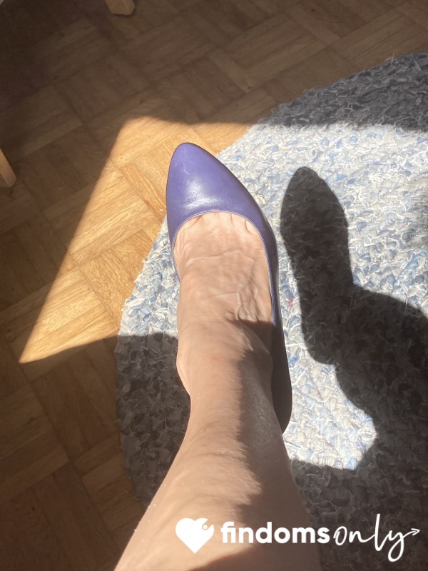< Video > 2 Minutes Of Me Tangling My Shoes Off My Toes And Edging You