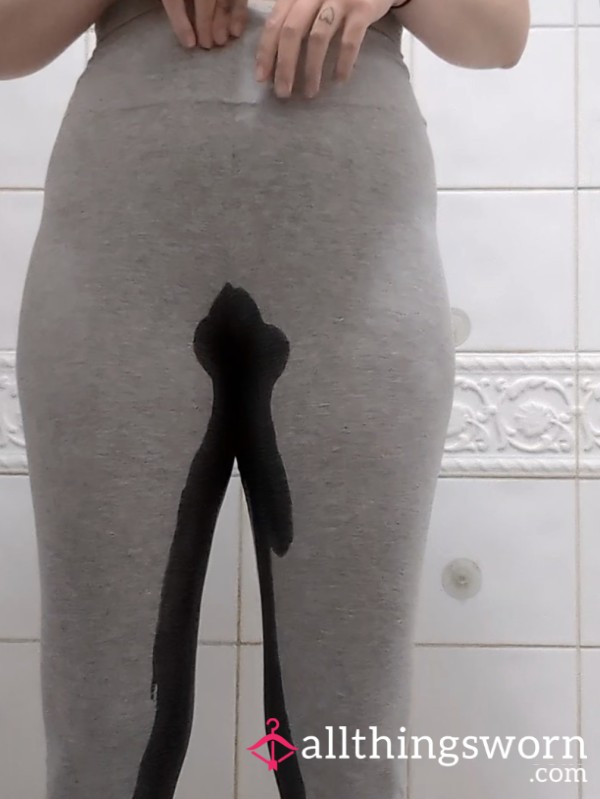🍋Video- P**d In My Grey Leggings In The Bath