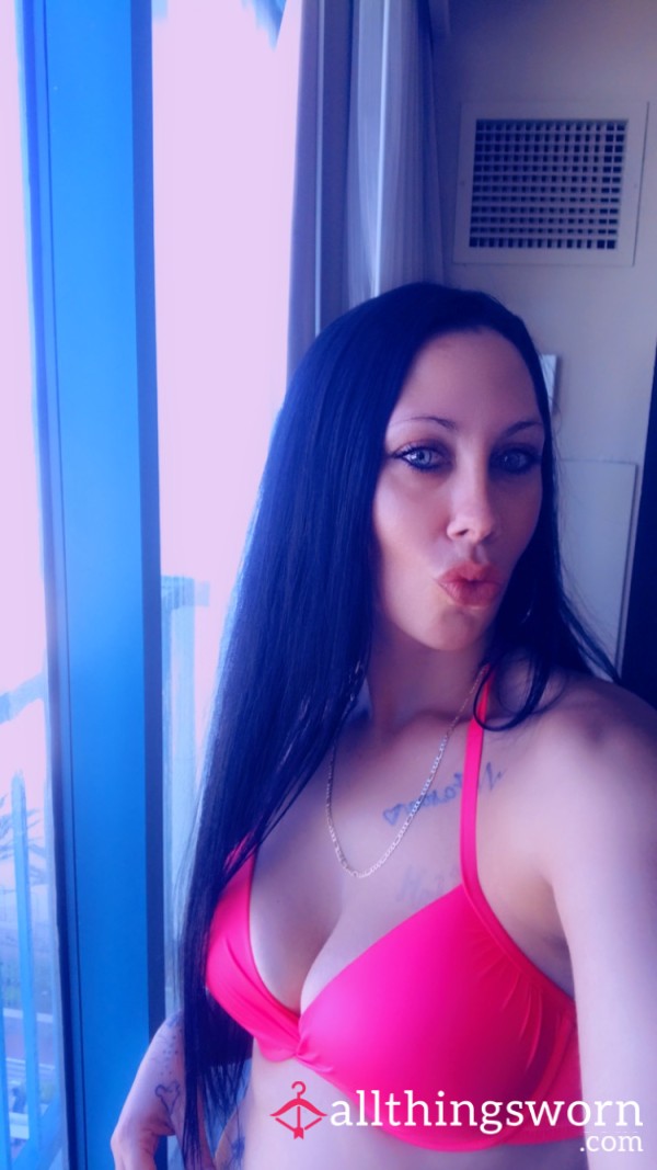 View Me Loving Myself And Looking S**y Doing It!