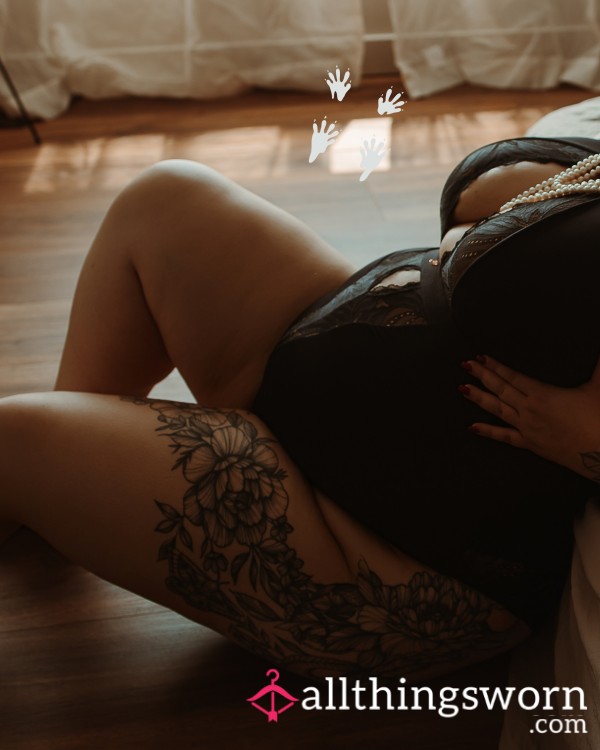 Vintage-style , 40s-Inspired Boudoir Photos Of Redhead Canadian BBW (Anonymous, Non-Explicit)