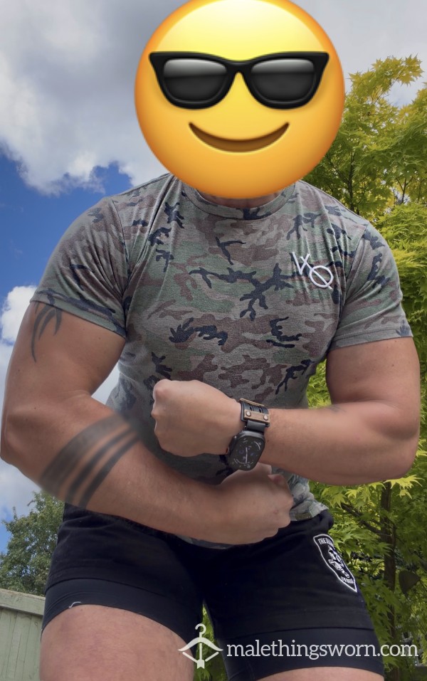 VQ VANQUISH FITNESS CAMO FLEX FRIDAY 💪🏽TEE SWEATED ARMPIT SKUNK NO DEODORANT 💪🏽😈 👕 💧💧💧📦👃🏽🤪