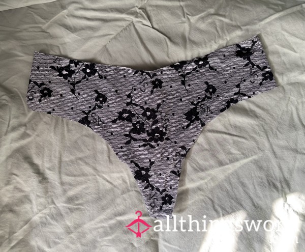 VS Black Flor*l Thong 🖤