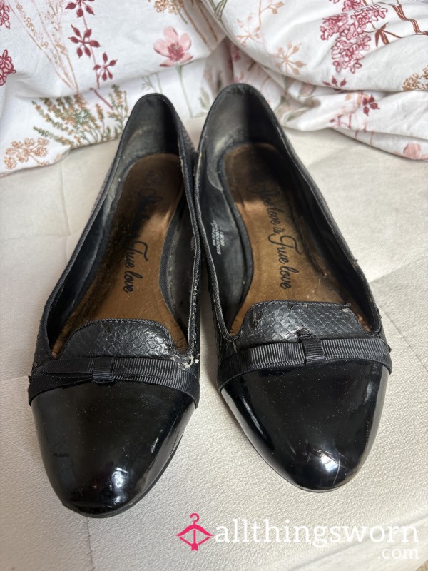 Waitress Flat Dolly Pumps