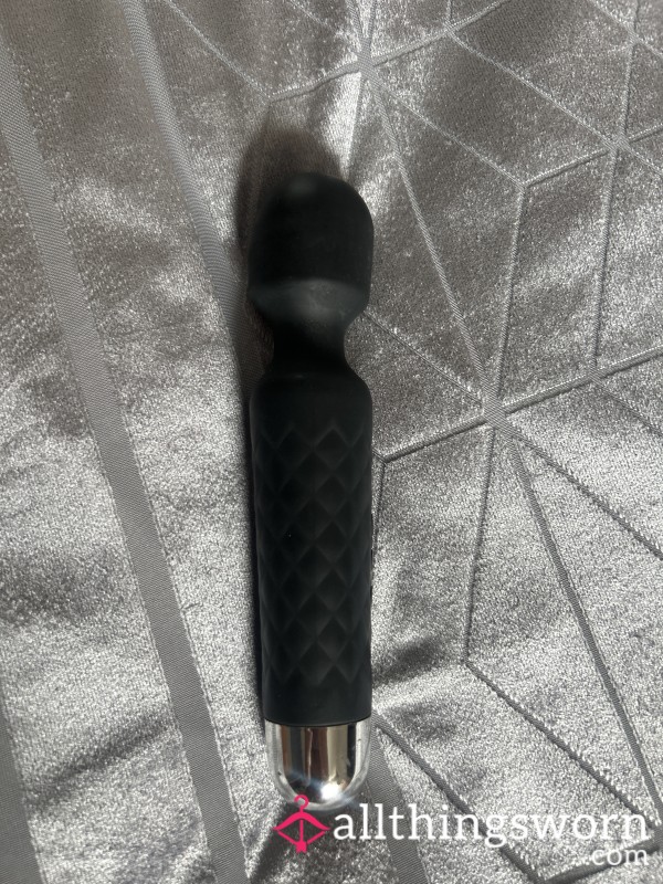 Wanding My Clit