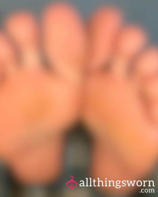 Wanna See My Sweaty Toes And Soles? - Photo Set (10)