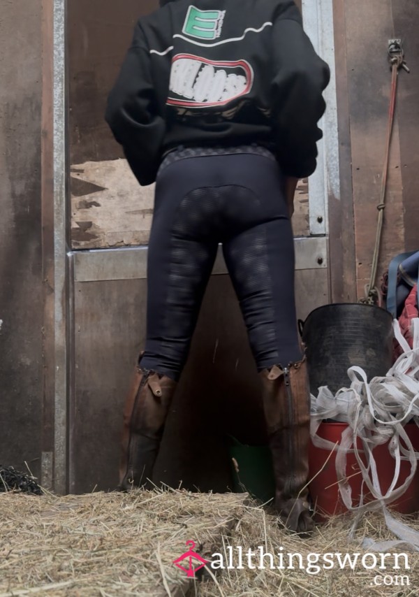 Wanna See What’s Under My Breeches?👀