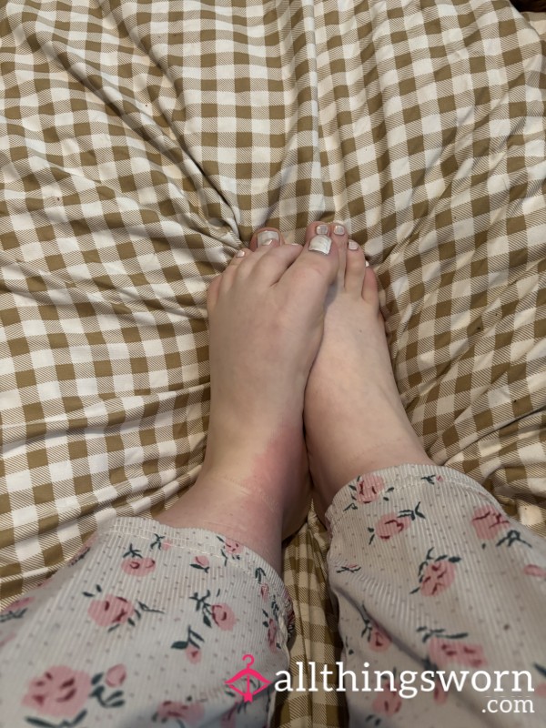 Want Me To Write Ur Name With My Pretty Feet?