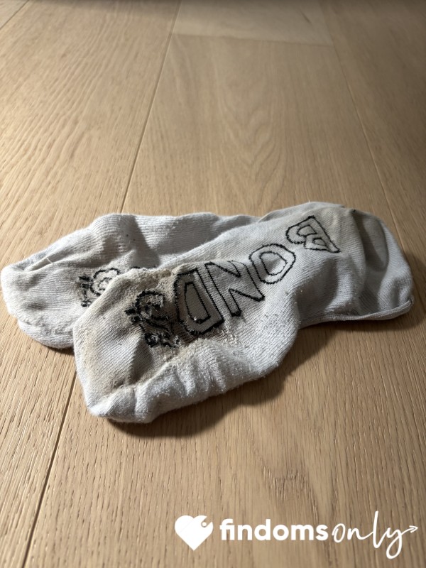 Want My Dirty Socks? My Feet? Do You Think You’re Worthy? I Value Obedience, Precision, And Effort — Not Out Of Fear, But Out Of Respect!! When You Earn My Attention, You’ll Know It. I Guide,