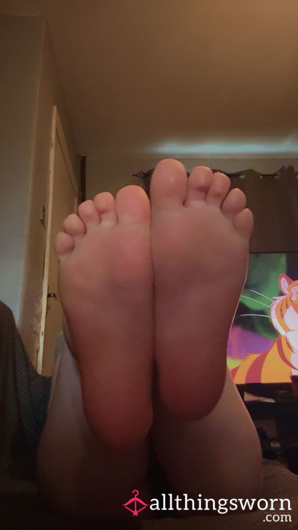 Want To See My Feet 😘