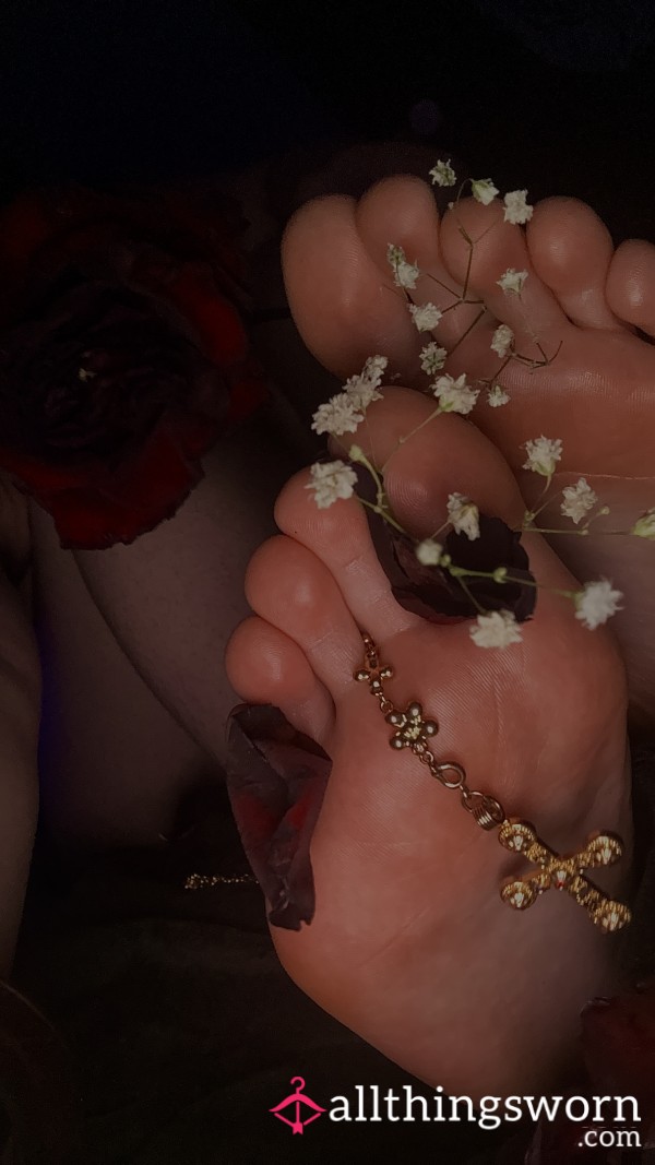 Want To See These Rose-covered, Oiled-up Feet 😋👣
